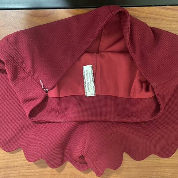 Maroon shorts - Picture 3 of 5